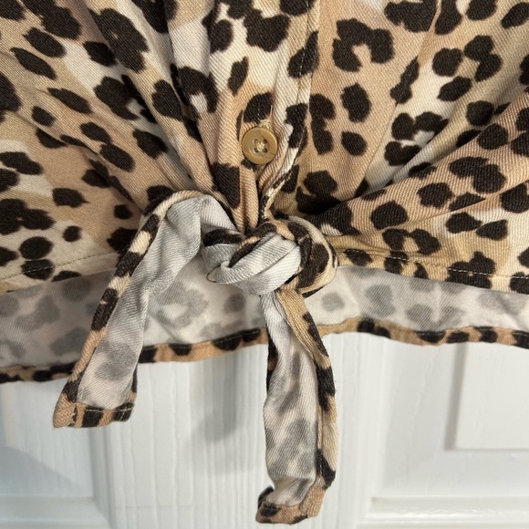 Cloth & Stone Leopard Print Cropped Tie Front Button Down Tee Size Small - Picture 5 of 8